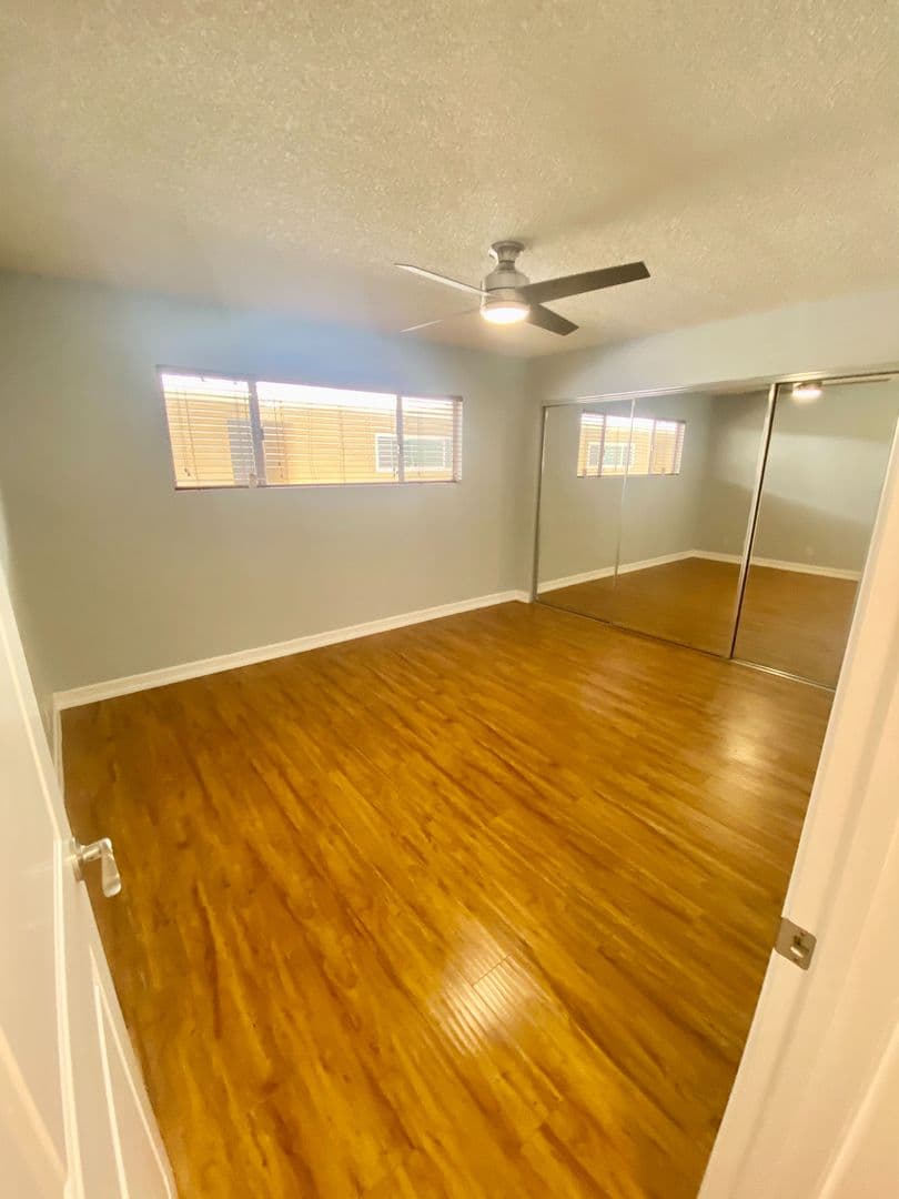 Long Beach Apartment: 215 Euclid Avenue