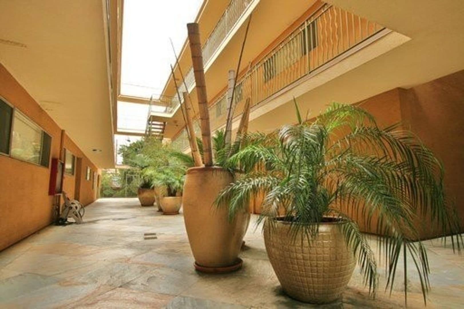 Long Beach Apartment: 215 Euclid Avenue