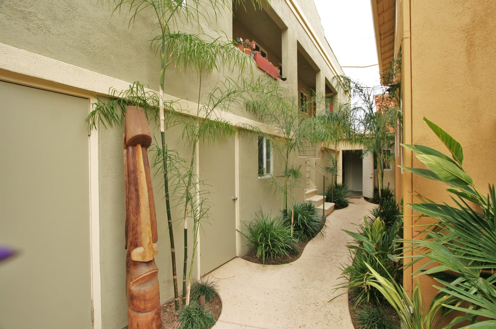 Long Beach Apartment: 3428 E. 1st Street