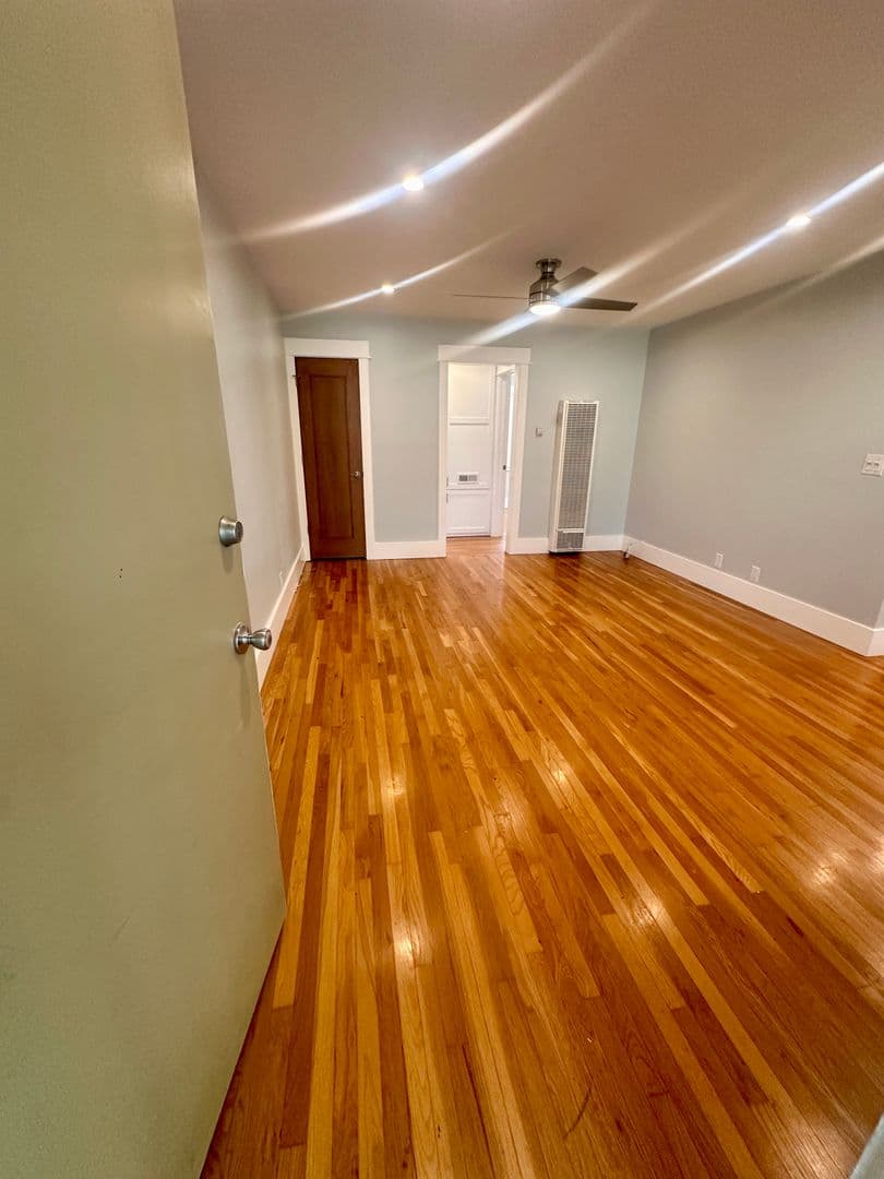 Long Beach Apartment: 3428 E. 1st Street