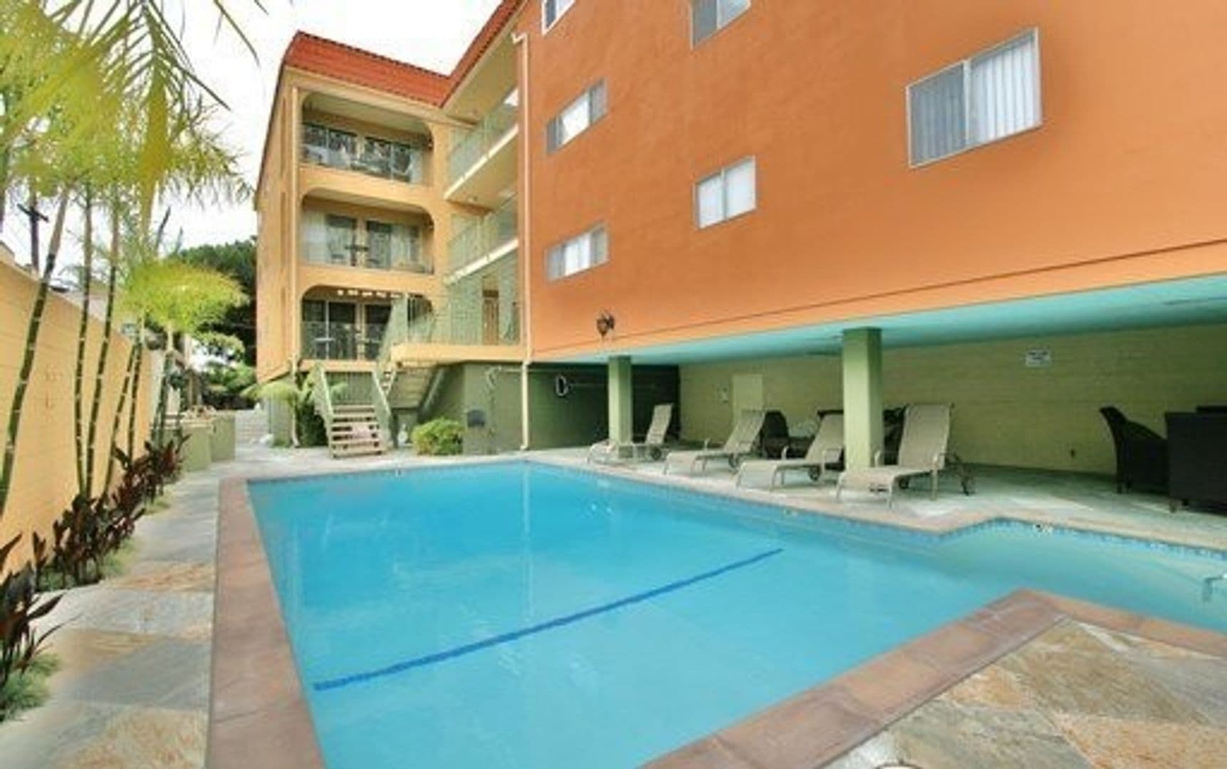 Long Beach Apartment: 215 Euclid Avenue