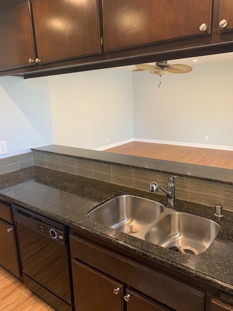 Long Beach Apartment: 1029 Mira Mar Ave