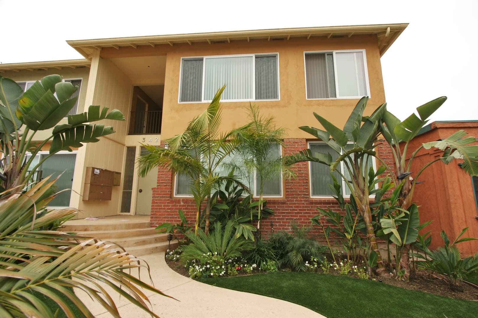 Long Beach Apartment: 3428 E. 1st Street