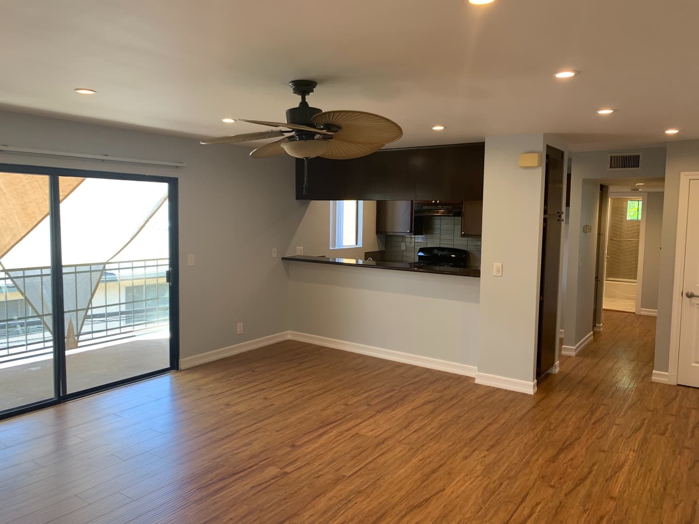 Long Beach Apartment: 1029 Mira Mar Ave