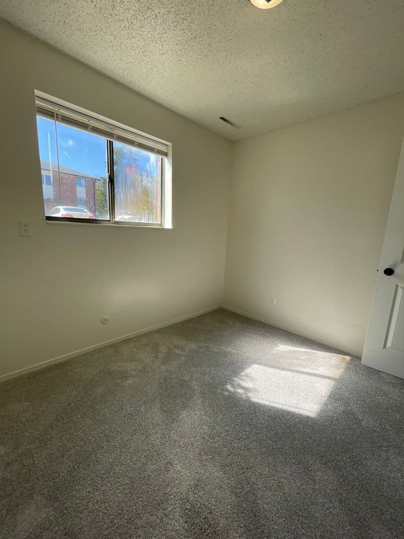 Emporia Apartment: 922 Sylvan St.