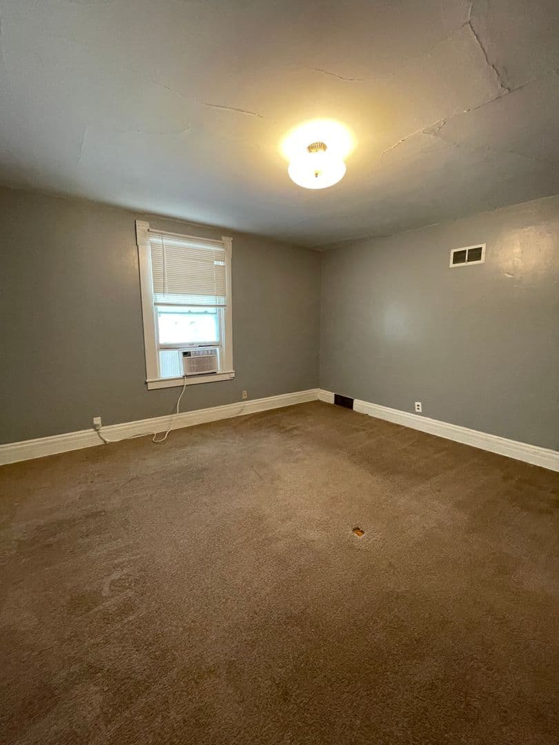Emporia Apartment: 722 Union St.