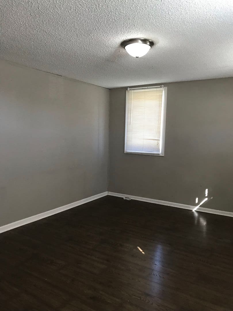 Emporia Apartment: 516 E 12th Ave