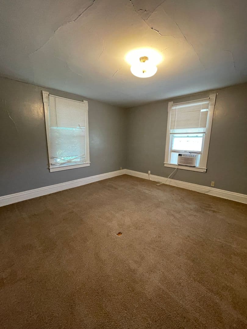 Emporia Apartment: 722 Union St.