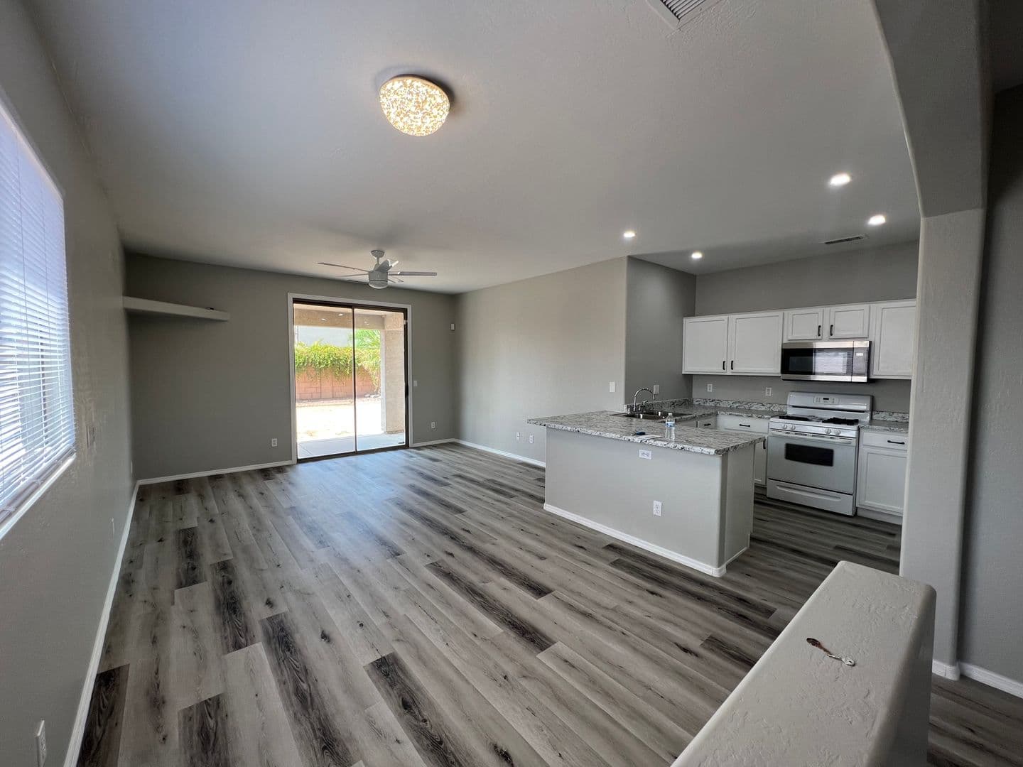 Avondale House: 11201 W Palm Lane