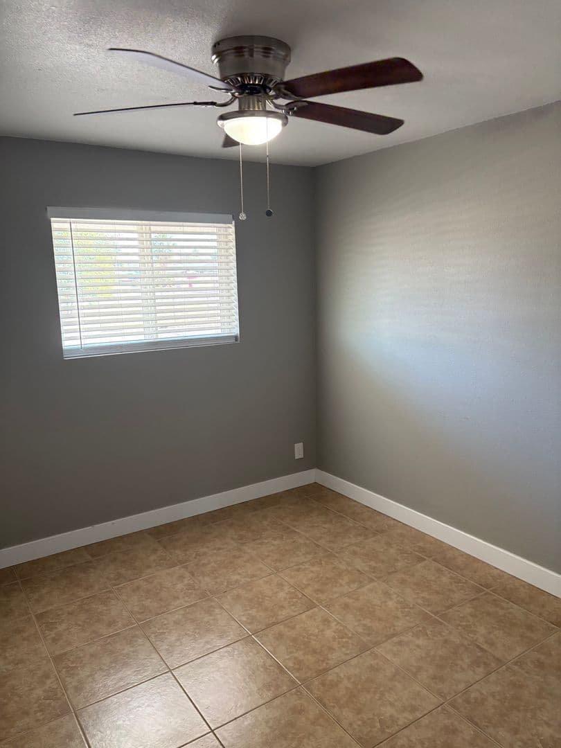 Tempe Condo: 1978 E. Don Carlos Ave Unit B