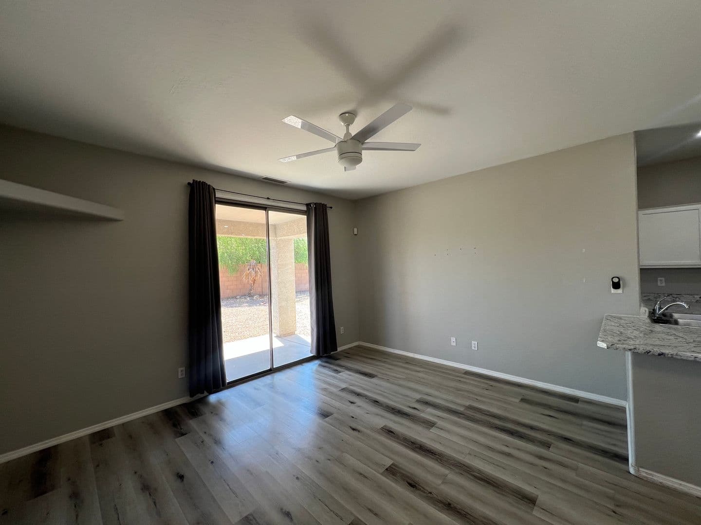 Avondale House: 11201 W Palm Lane