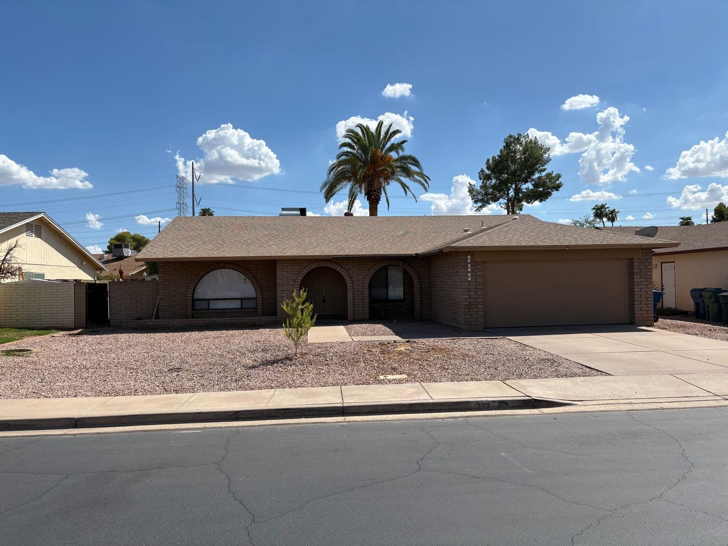 Mesa House: 923 W Posada Ave