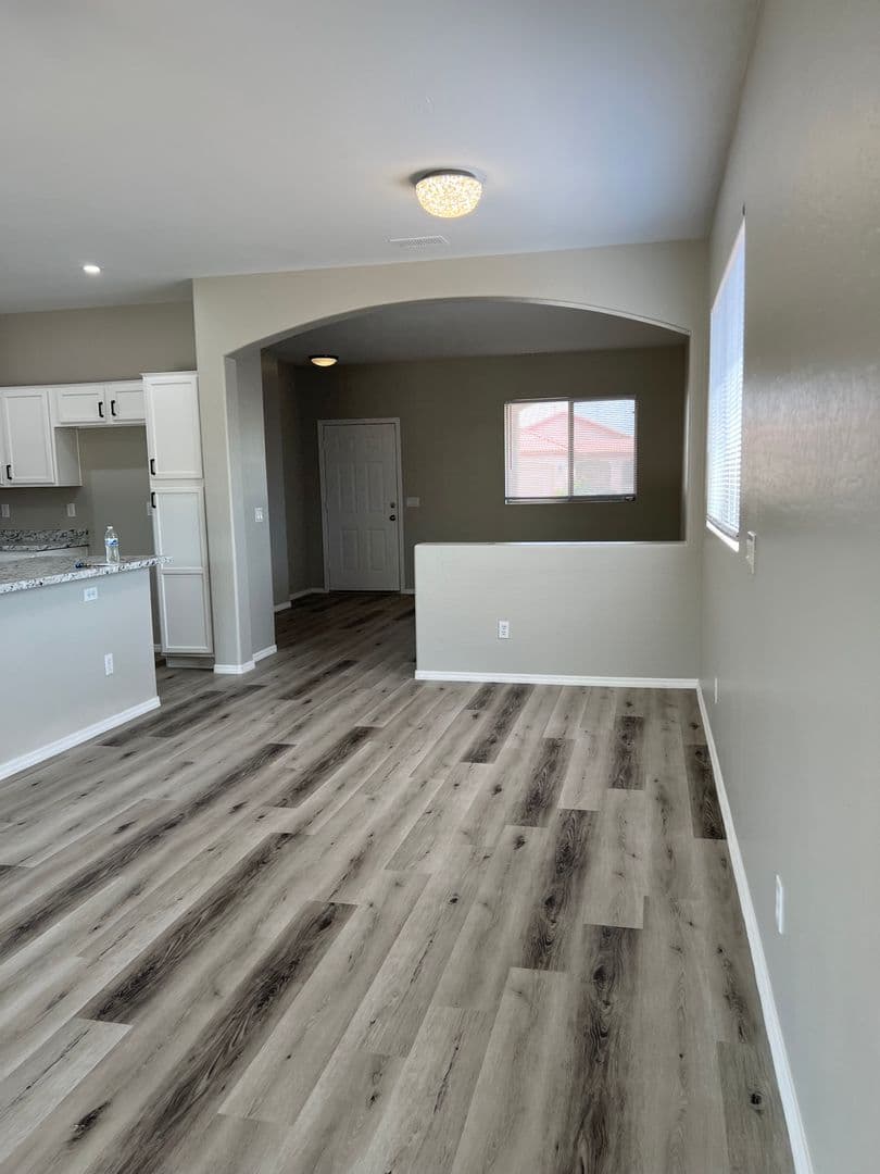 Avondale House: 11201 W Palm Lane