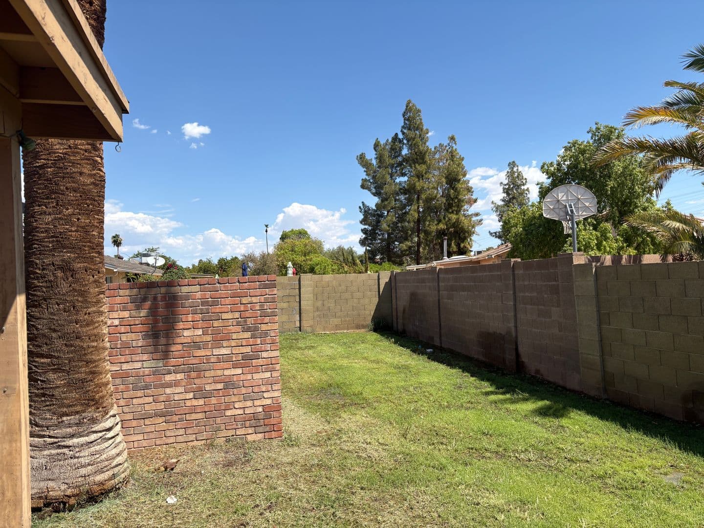 Mesa House: 923 W Posada Ave