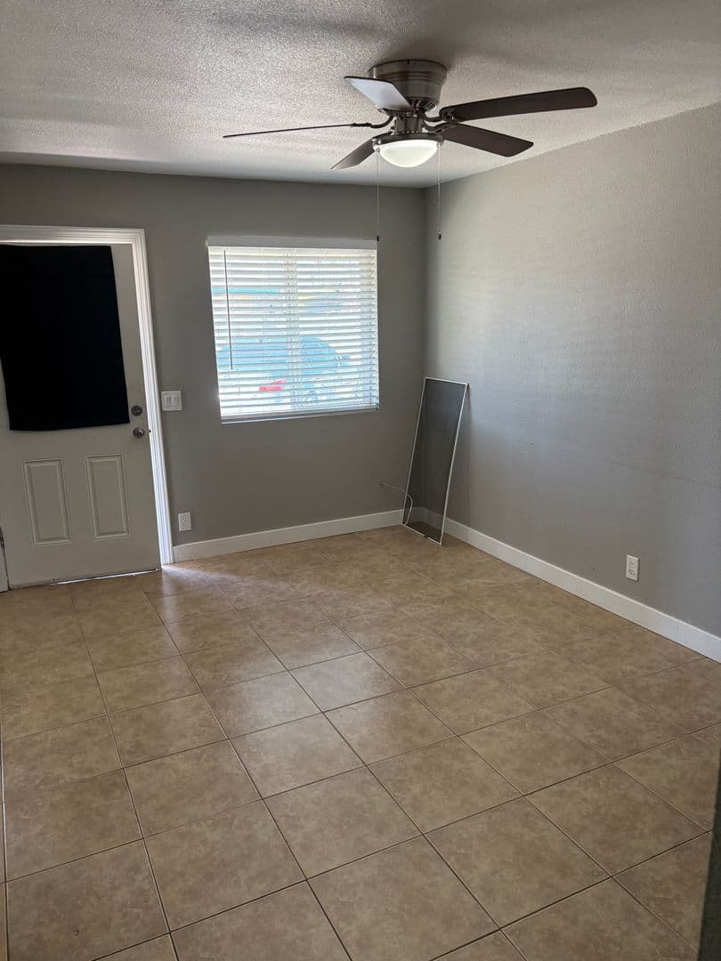 Tempe Condo: 1978 E. Don Carlos Ave Unit B