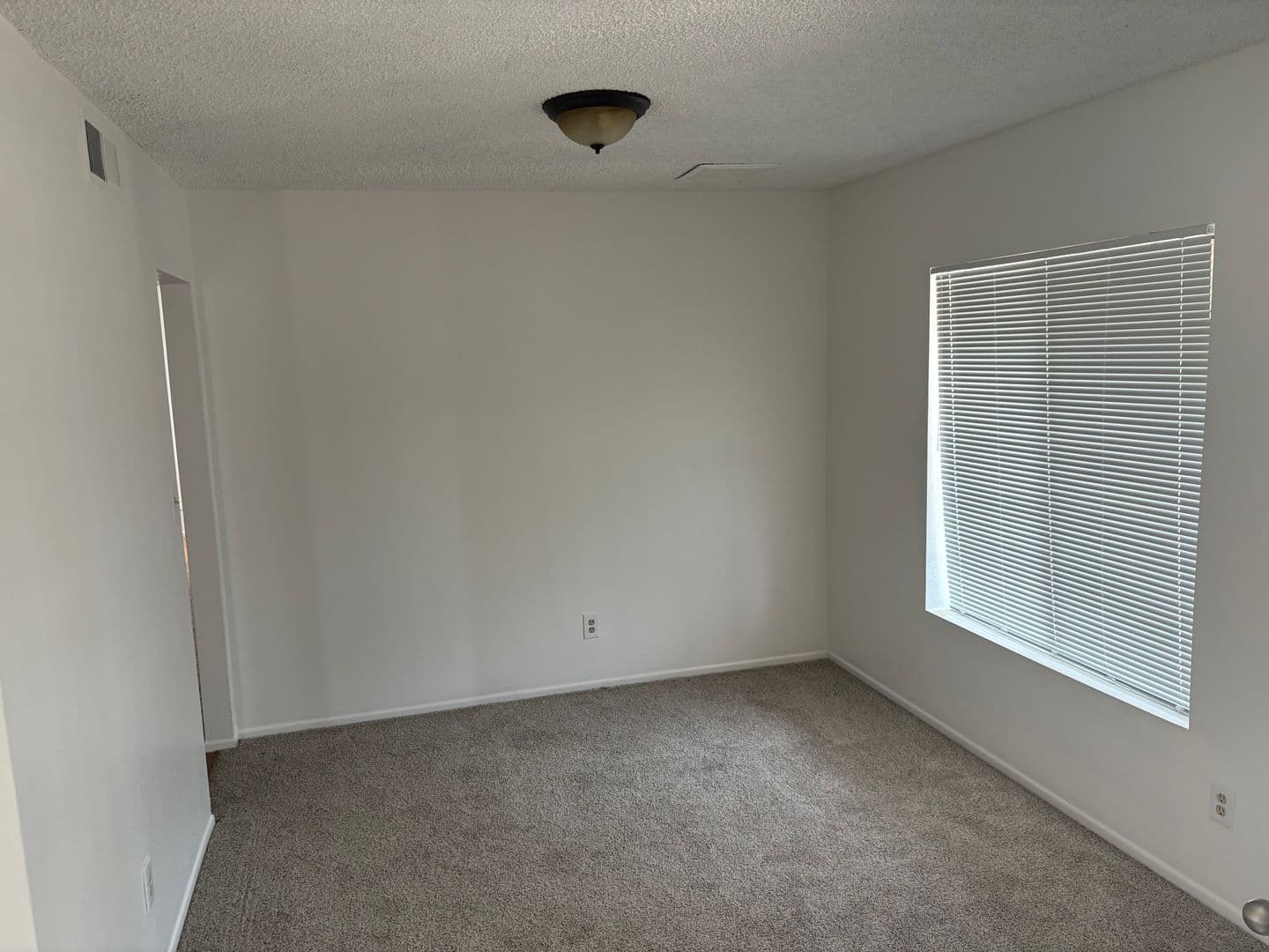 Mesa House: 923 W Posada Ave