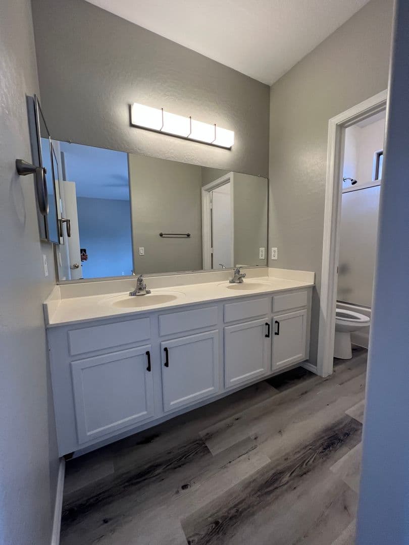 Avondale House: 11201 W Palm Lane