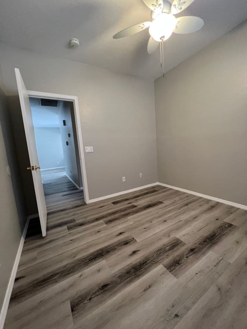 Avondale House: 11201 W Palm Lane