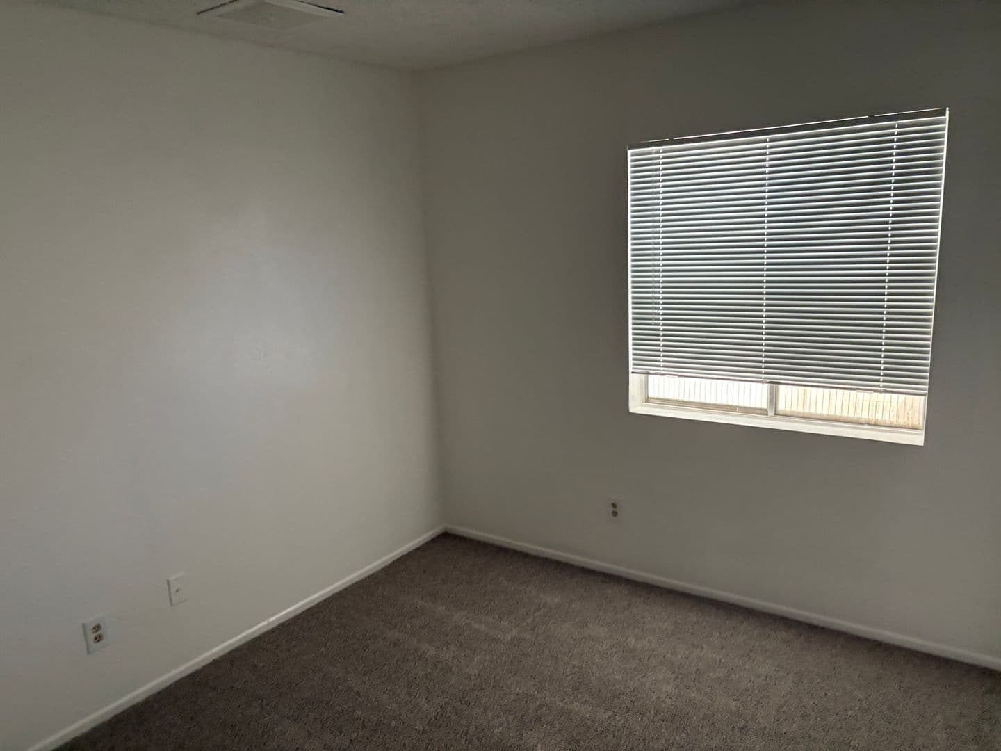 Mesa House: 923 W Posada Ave