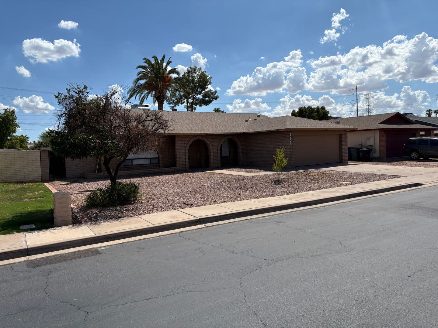 Mesa House: 923 W Posada Ave