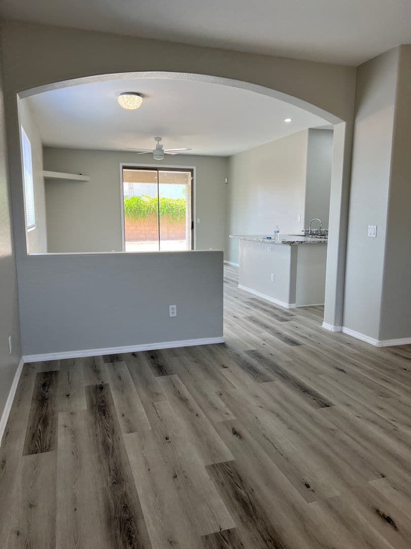 Avondale House: 11201 W Palm Lane