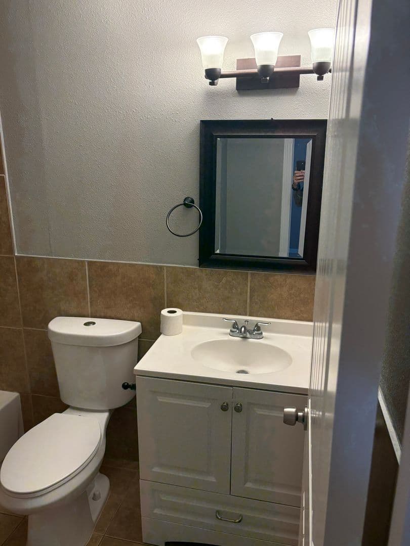 Tempe Condo: 1978 E. Don Carlos Ave Unit B