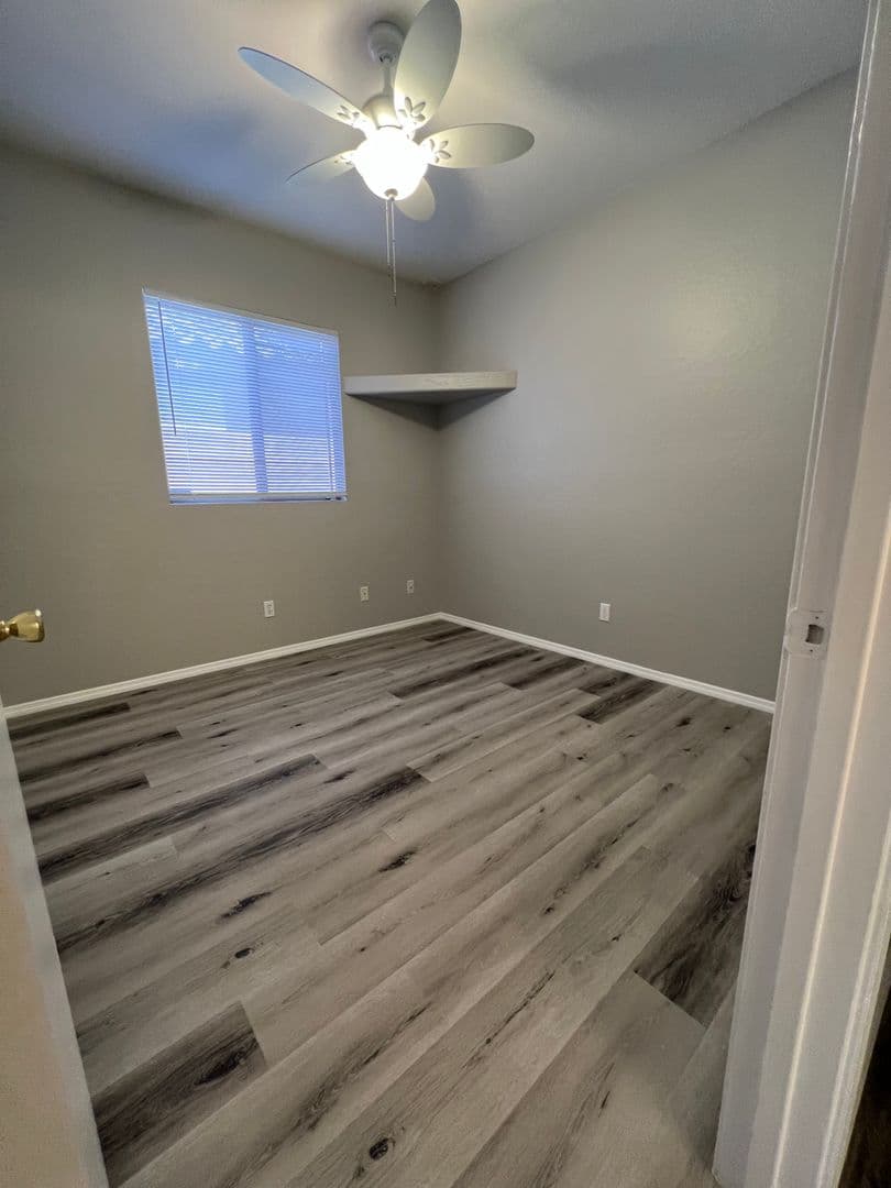 Avondale House: 11201 W Palm Lane