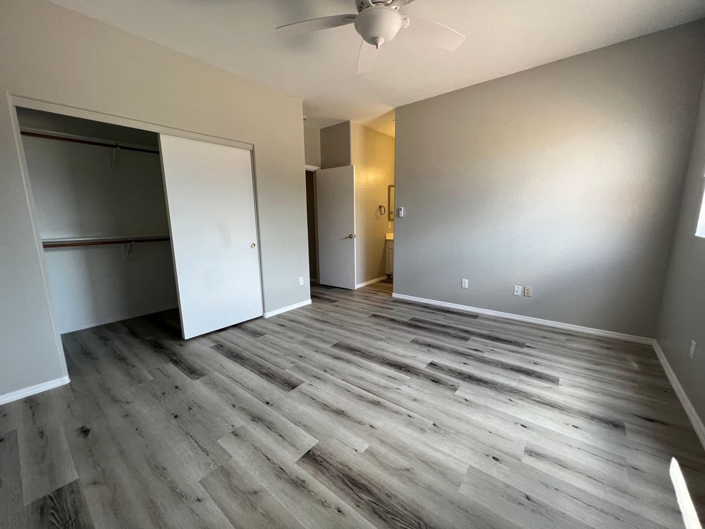 Avondale House: 11201 W Palm Lane