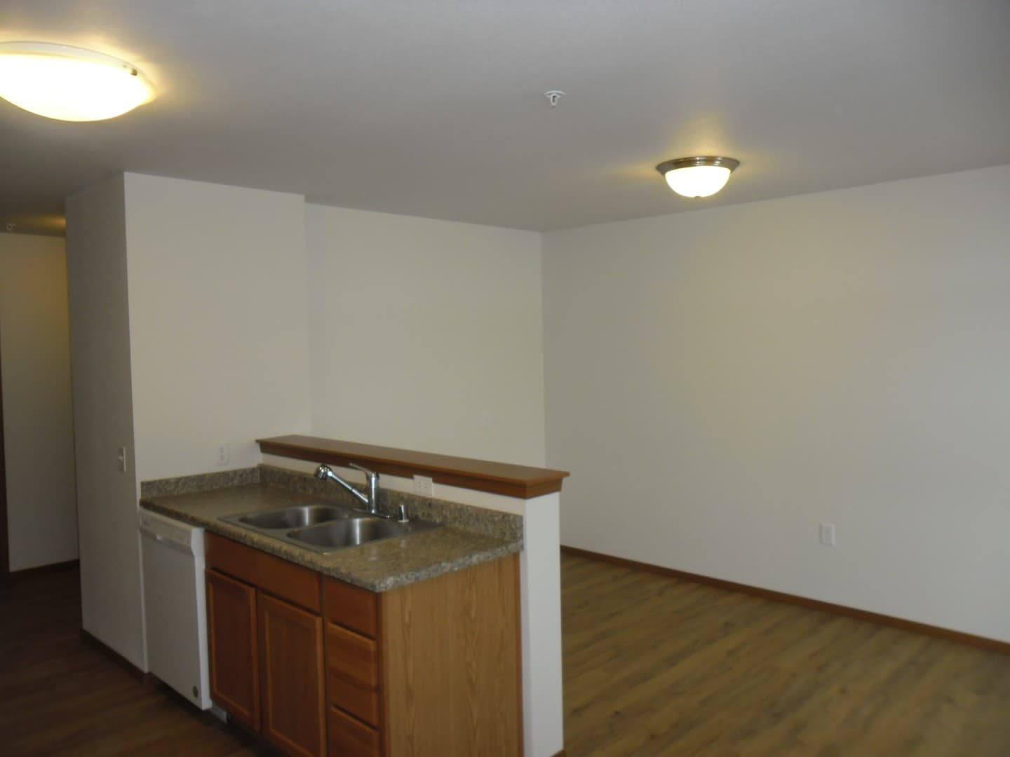 Deer Park Apartment: 107 E H St