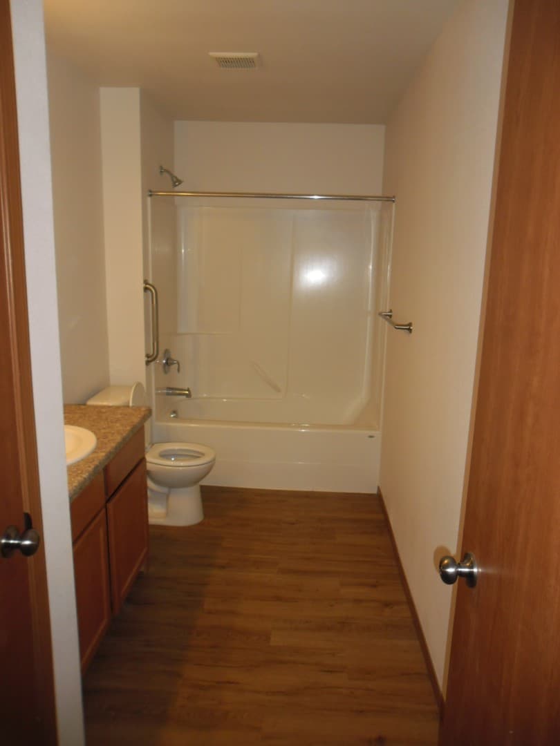 Deer Park Apartment: 107 E H St