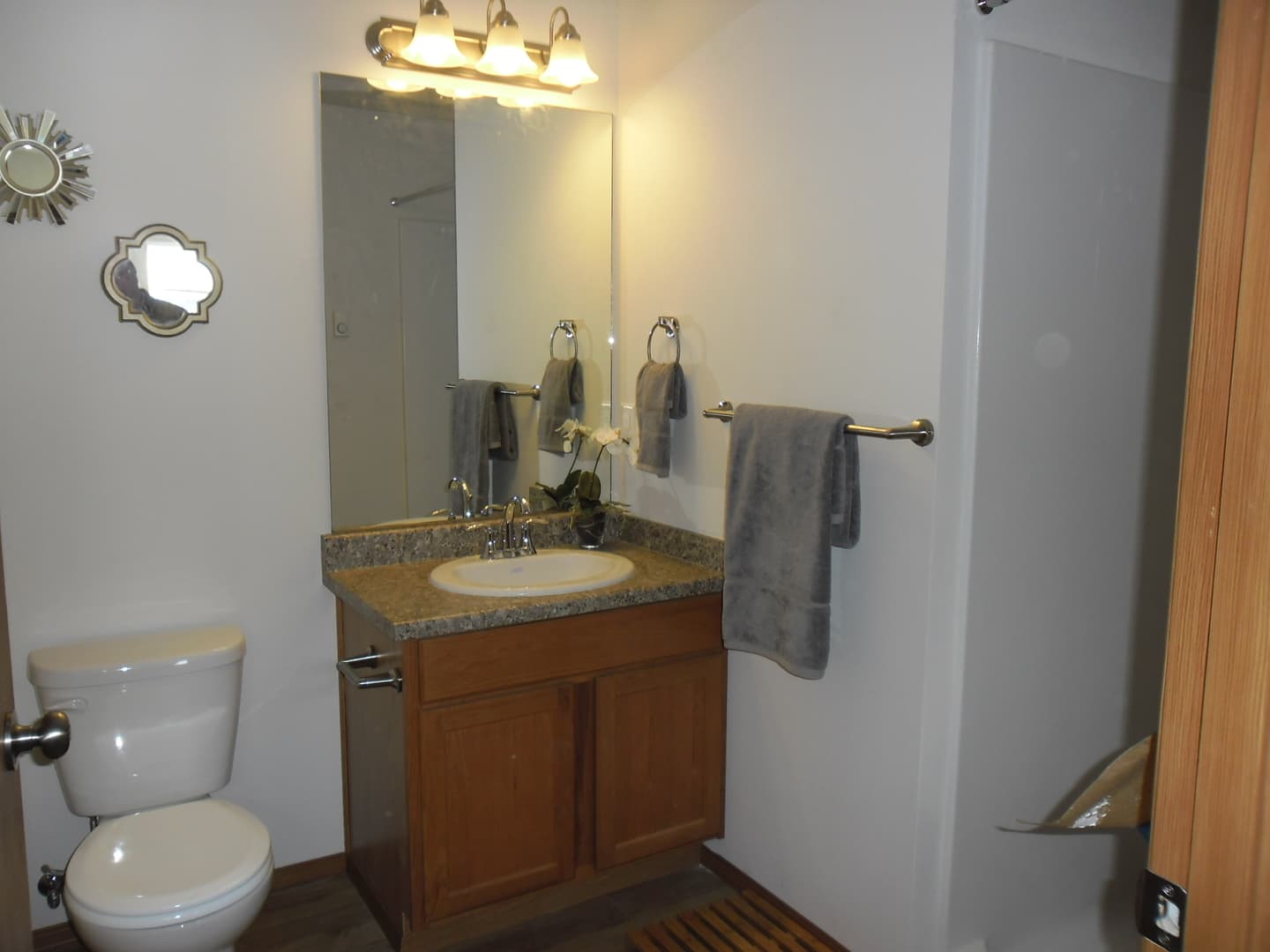 Deer Park Apartment: 107 E H St