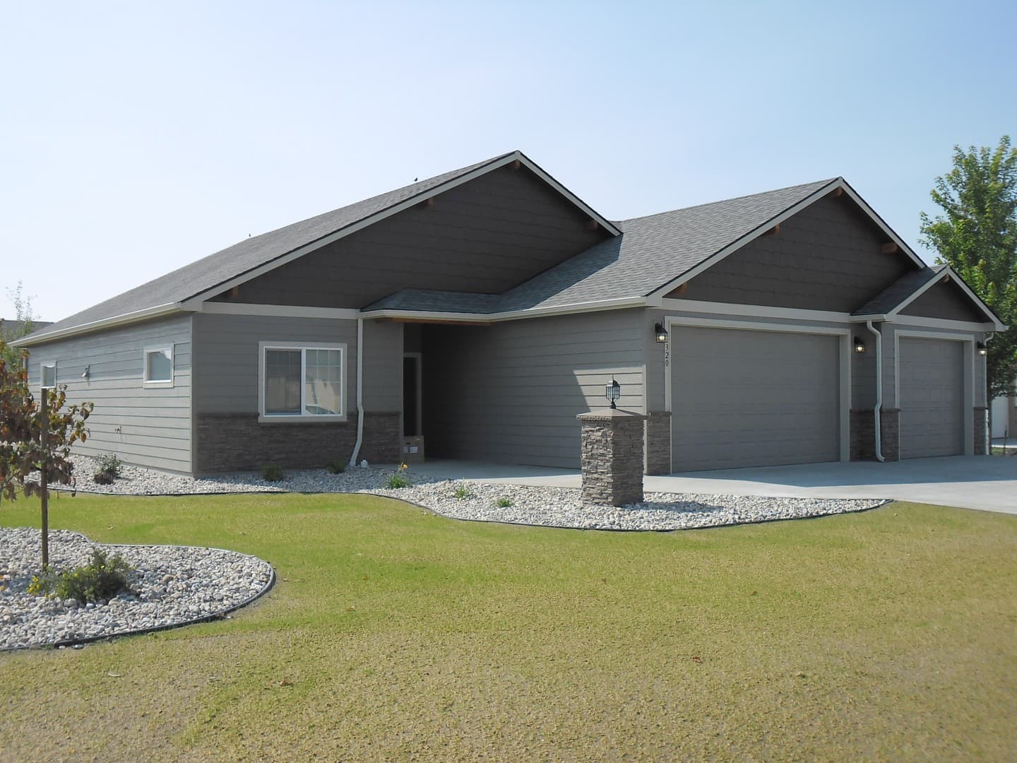 DEER PARK House: 1320 E CHELAN CT