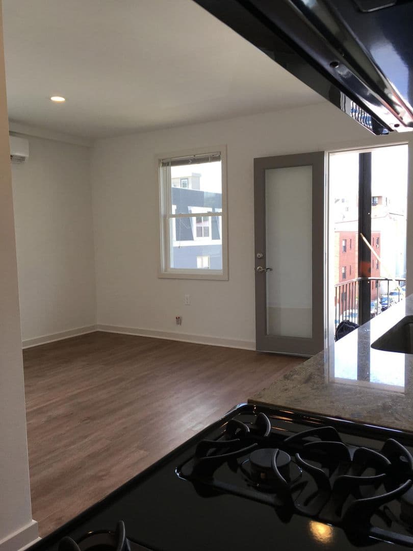 Washington Apartment: 3538 6th St NW