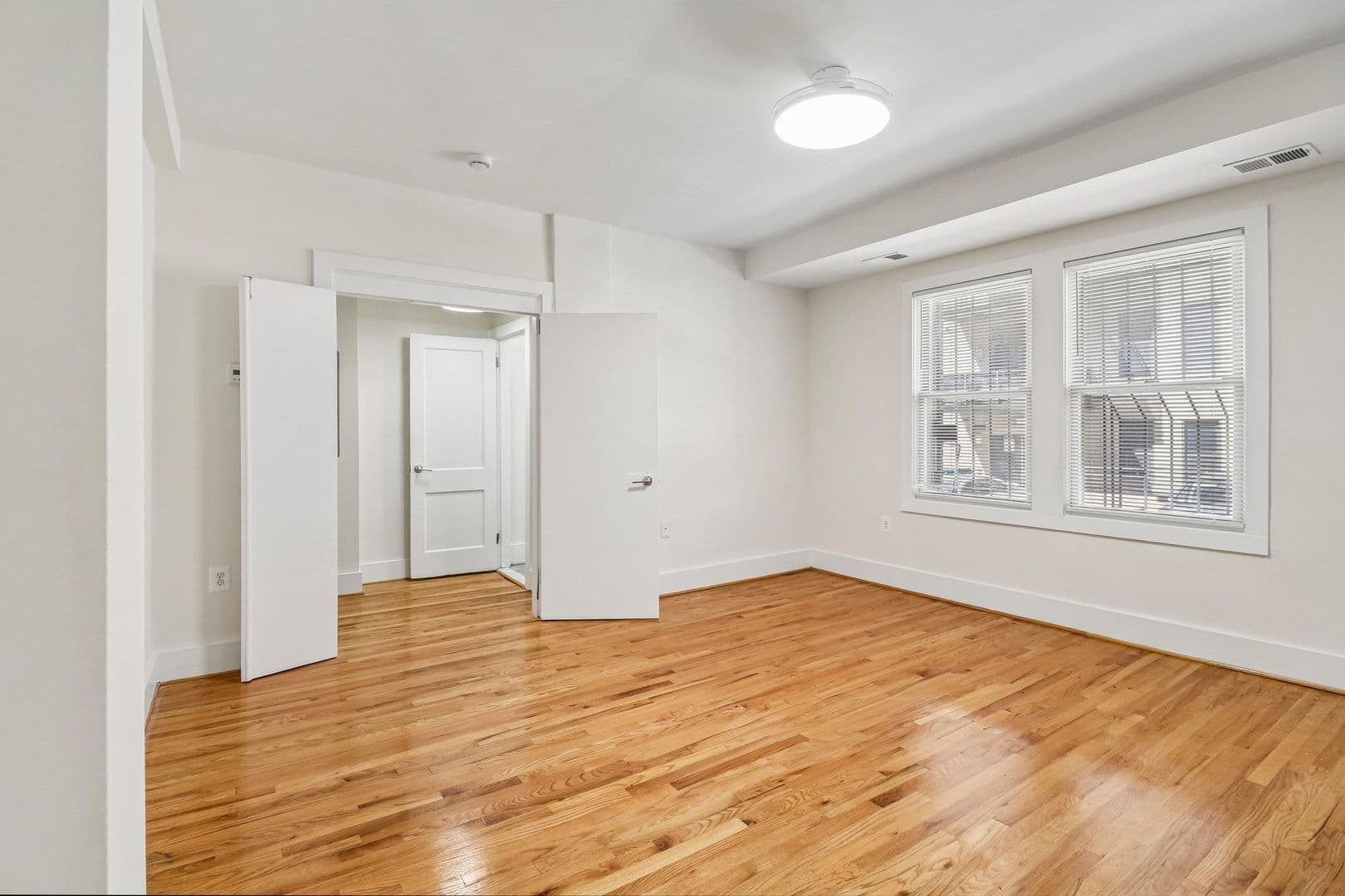 Washington Apartment: 811 Quincy St NW