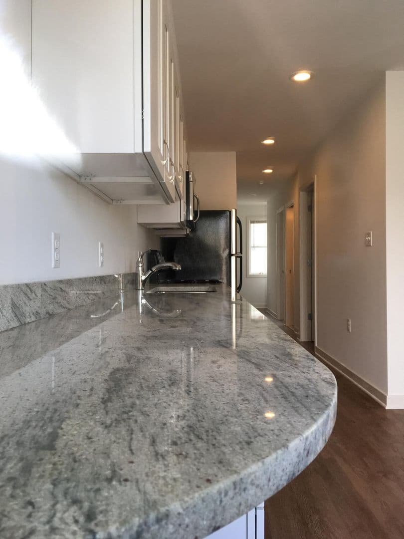 Washington Apartment: 3538 6th St NW