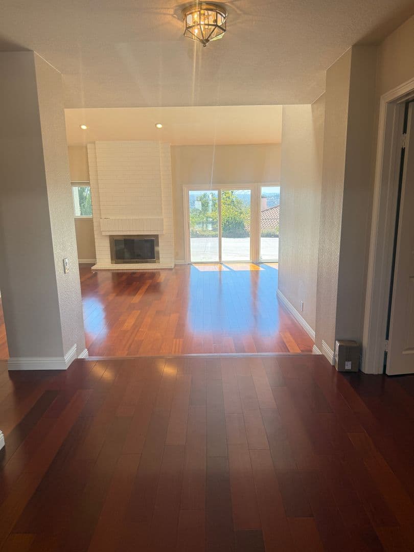 Poway House: 15351 Ridgeview Pl