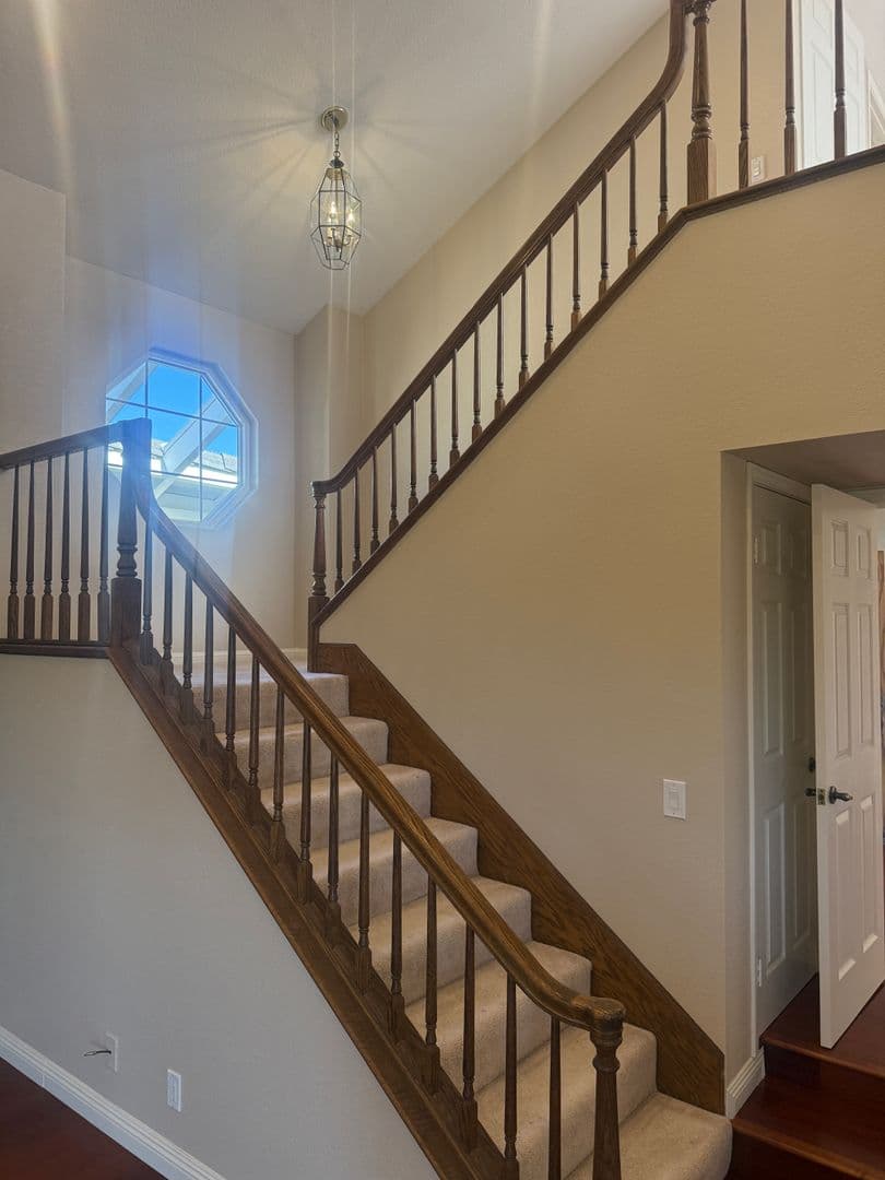 Poway House: 15351 Ridgeview Pl