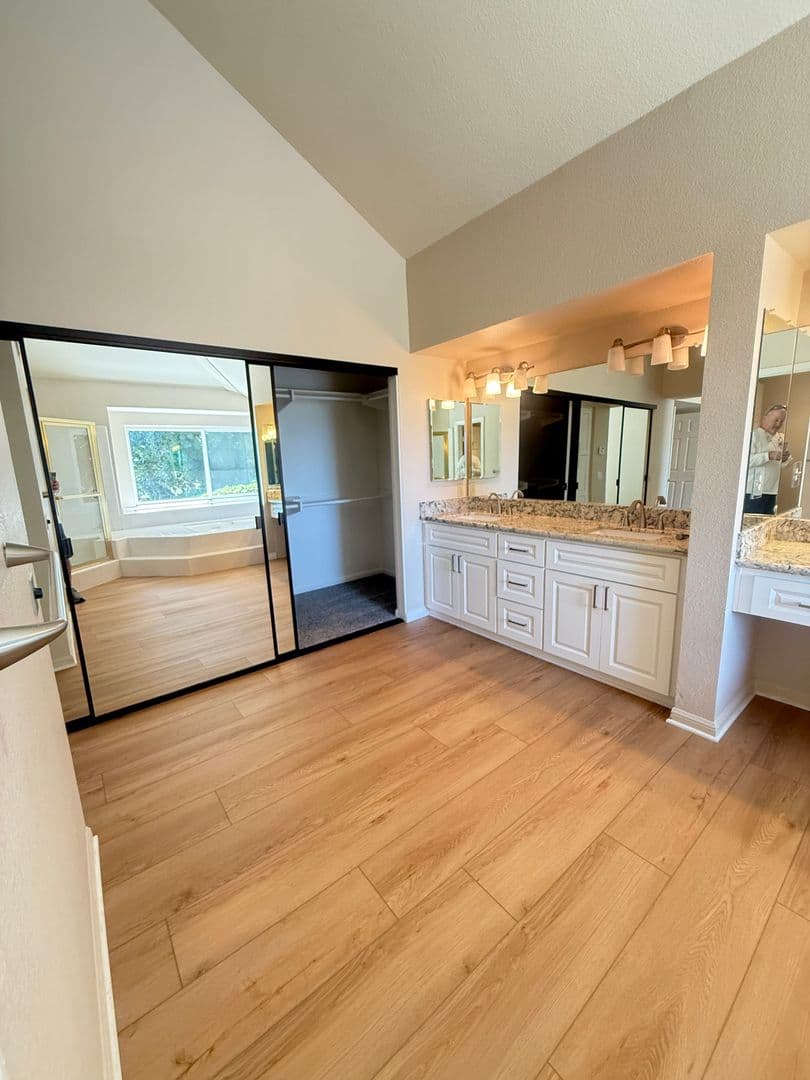 Poway House: 15351 Ridgeview Pl