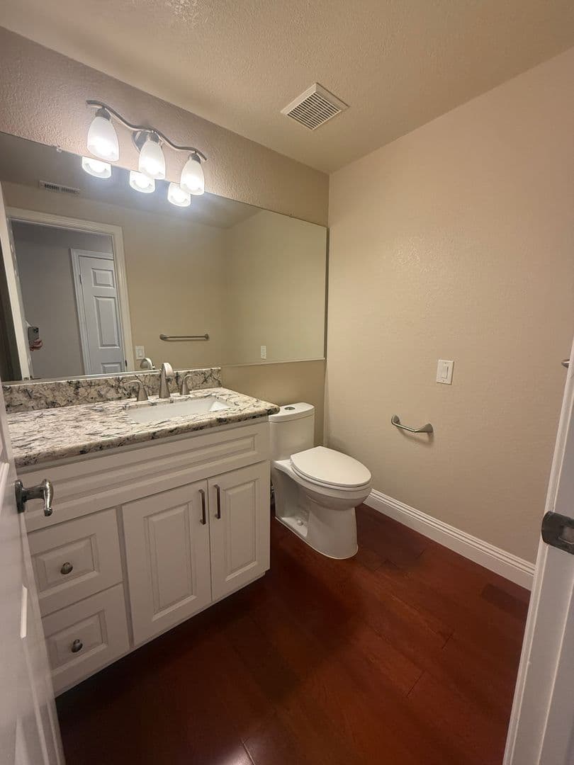 Poway House: 15351 Ridgeview Pl