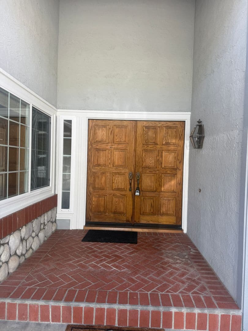 Poway House: 15351 Ridgeview Pl