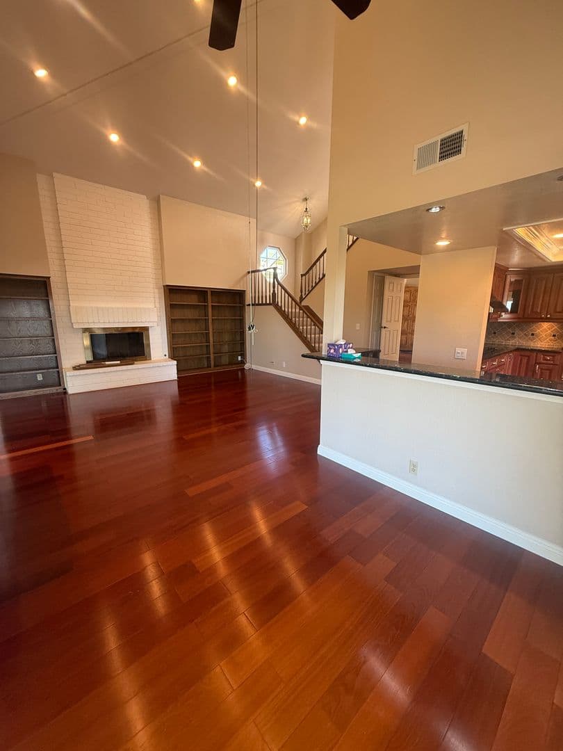 Poway House: 15351 Ridgeview Pl