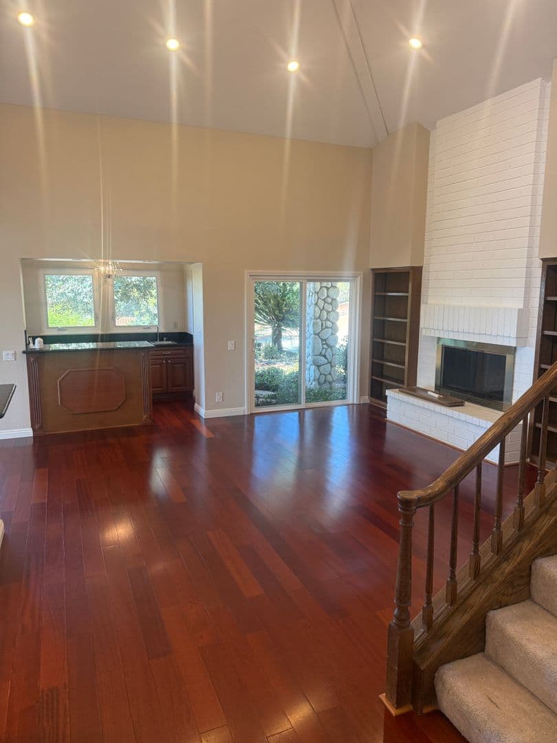Poway House: 15351 Ridgeview Pl