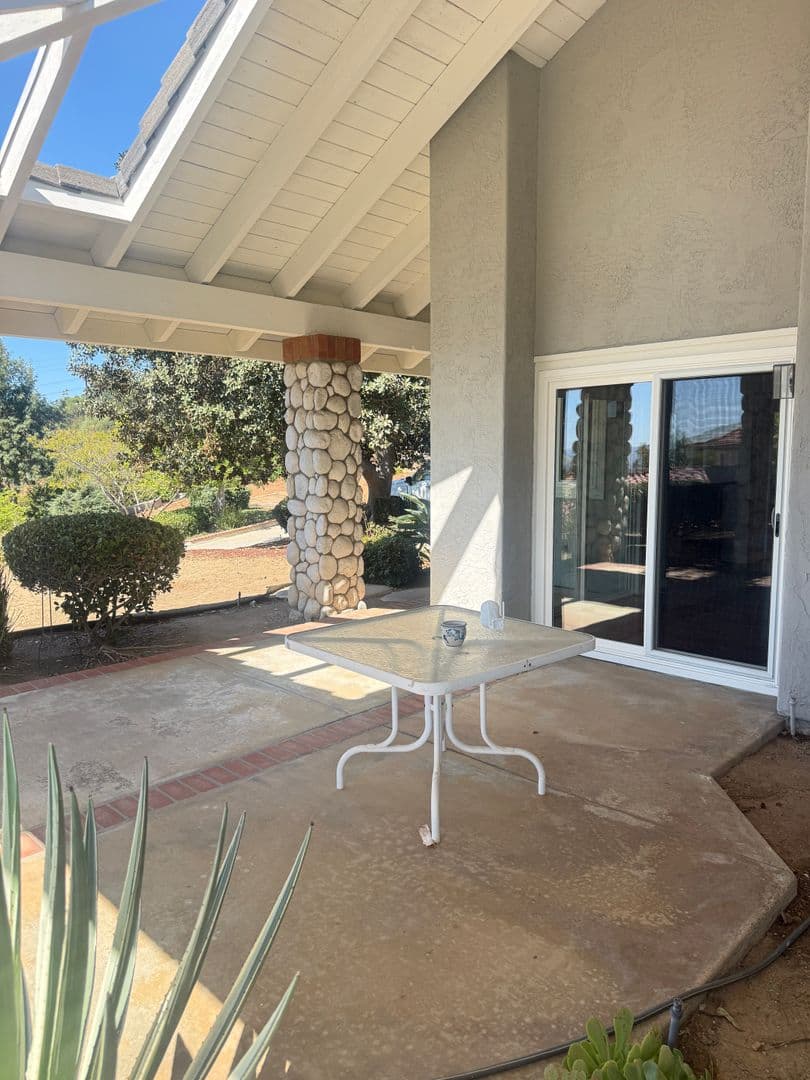 Poway House: 15351 Ridgeview Pl