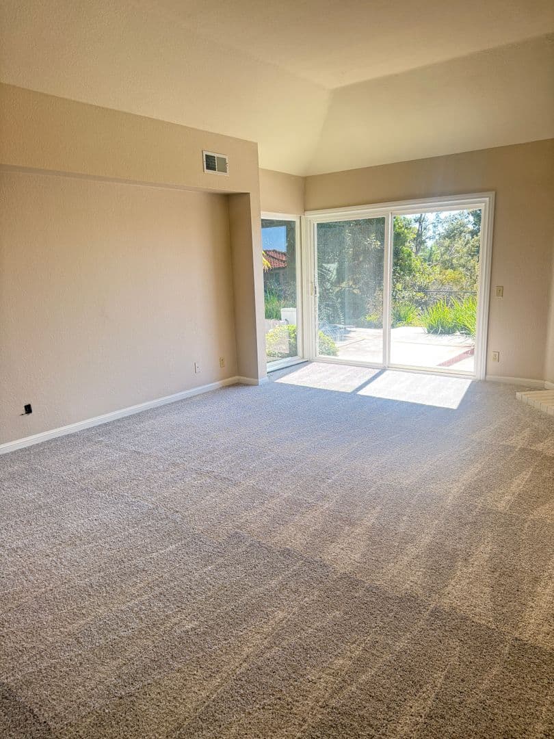 Poway House: 15351 Ridgeview Pl