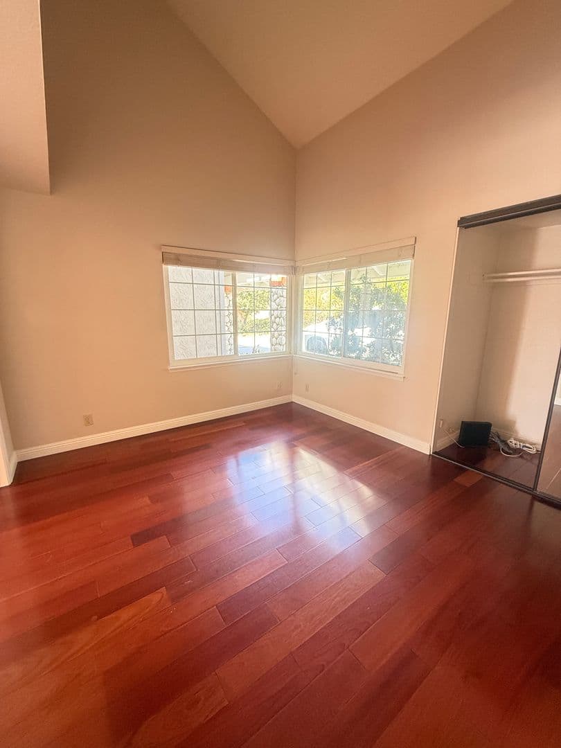 Poway House: 15351 Ridgeview Pl