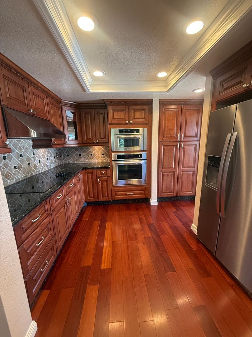 Poway House: 15351 Ridgeview Pl