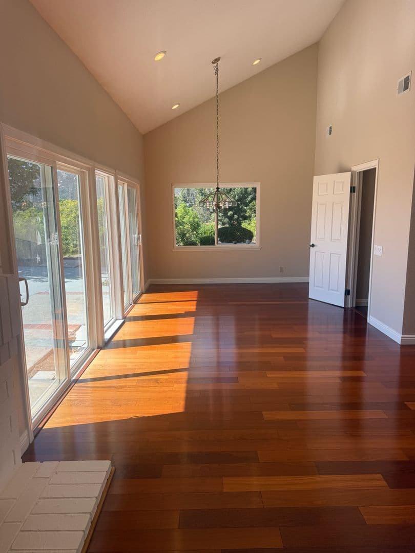 Poway House: 15351 Ridgeview Pl