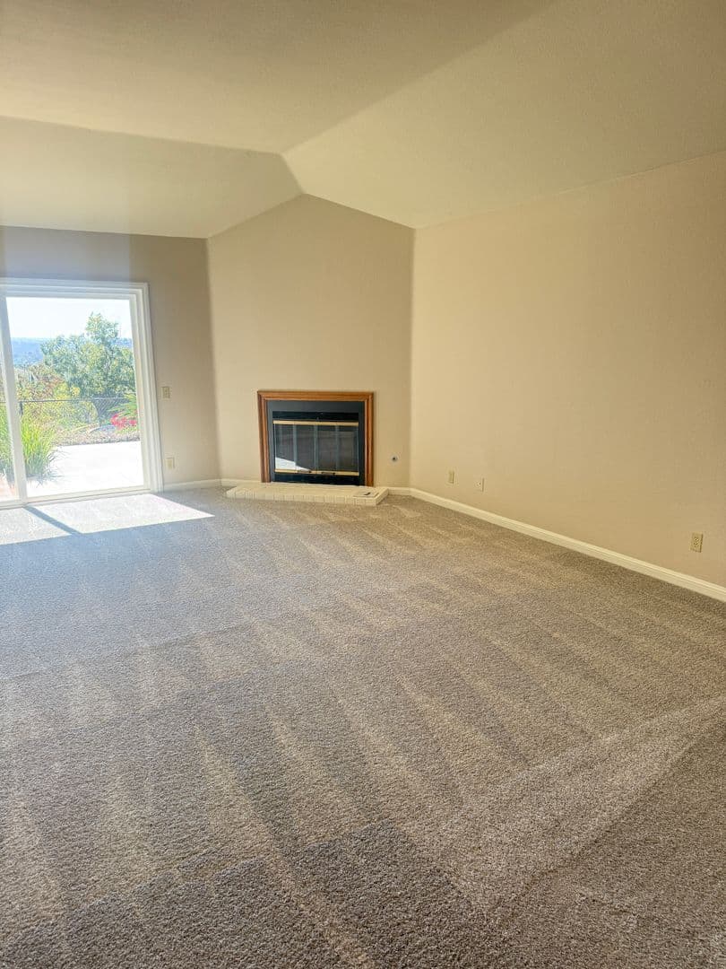 Poway House: 15351 Ridgeview Pl