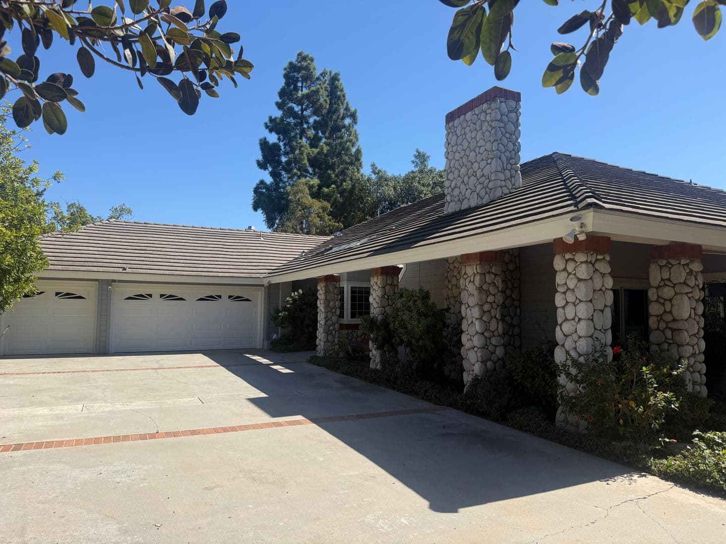 Poway House: 15351 Ridgeview Pl