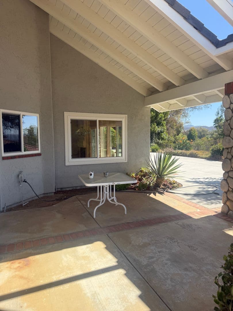 Poway House: 15351 Ridgeview Pl